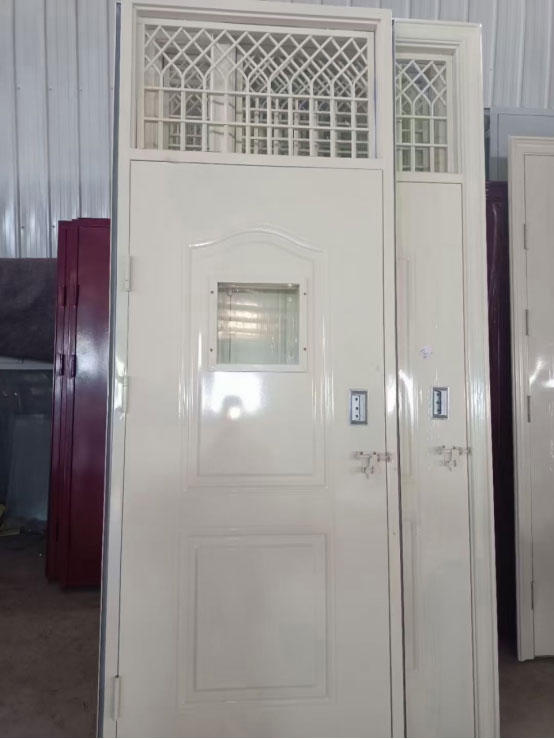 吉木乃学校教室门