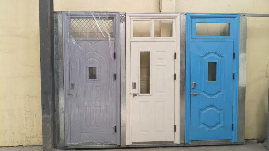 吉木乃学校教室门