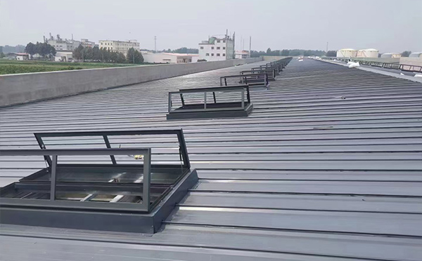 某中学室内体育馆吉木乃排烟窗改造项目