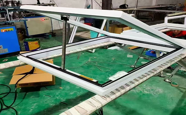 某地下车库出入口吉木乃排烟窗配置工程