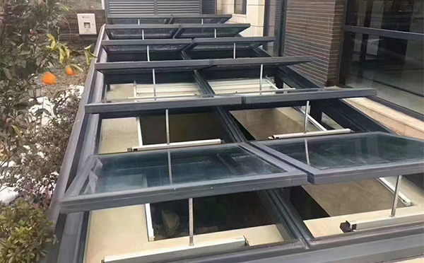 某轨道交通车辆维修车间吉木乃排烟窗应用