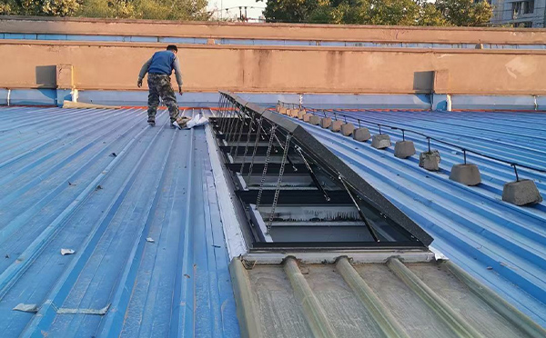 某区域性物流仓储中心吉木乃排烟窗系统安装项目