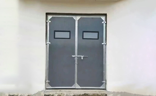 吉木乃工业门在高温作业区域的运行表现